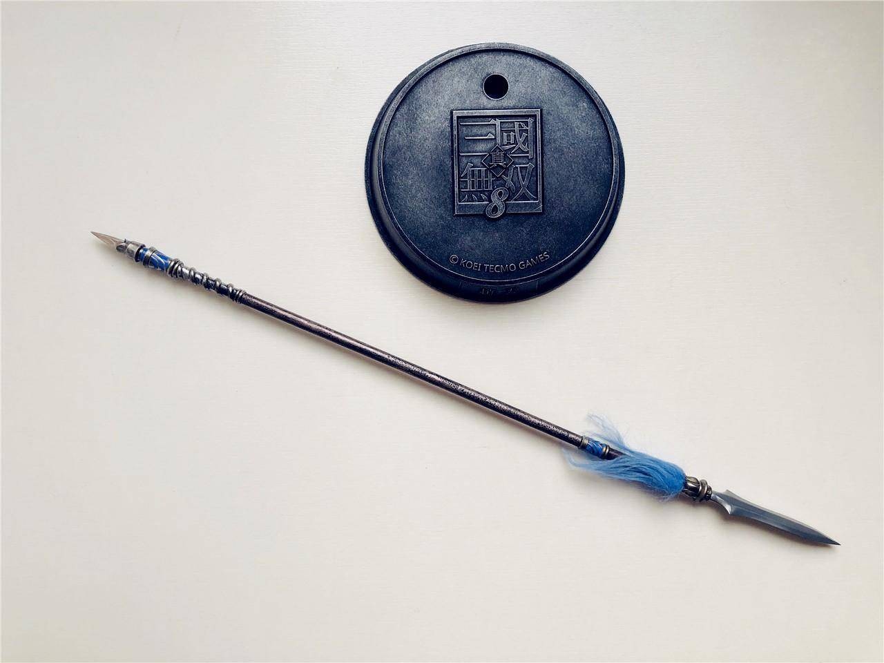 虽然不是"炯炯有神"但从眼睛光面的反光效果来说也算接近真实效果了